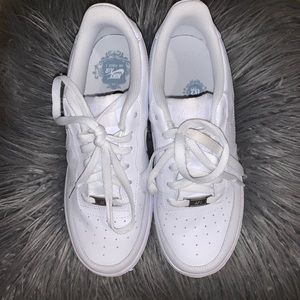 White Nike Air Force 1